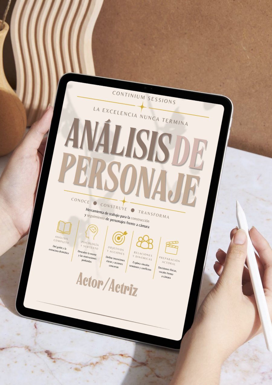 Cuaderno de Análisis de Personaje en tablet